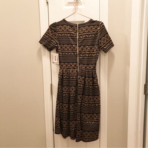 LuLaRoe Amelia short sleeved zip back Amelia fit and flair dress small - Picture 2 of 6
